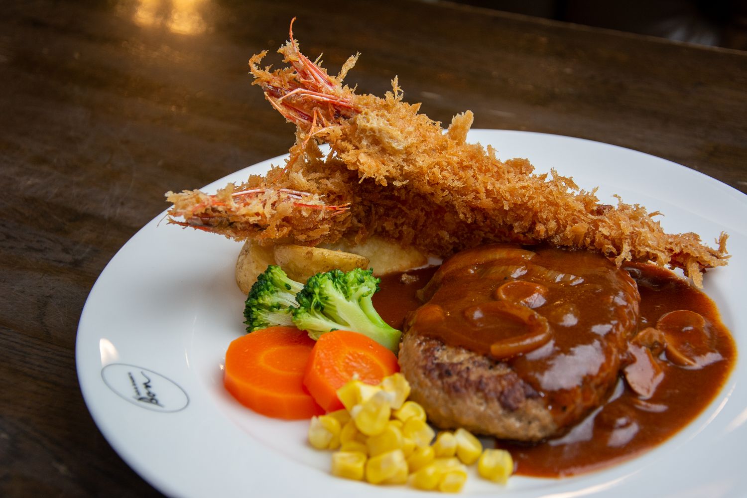 Aランチ（ハンバーグと海老フライ）1163円の画像