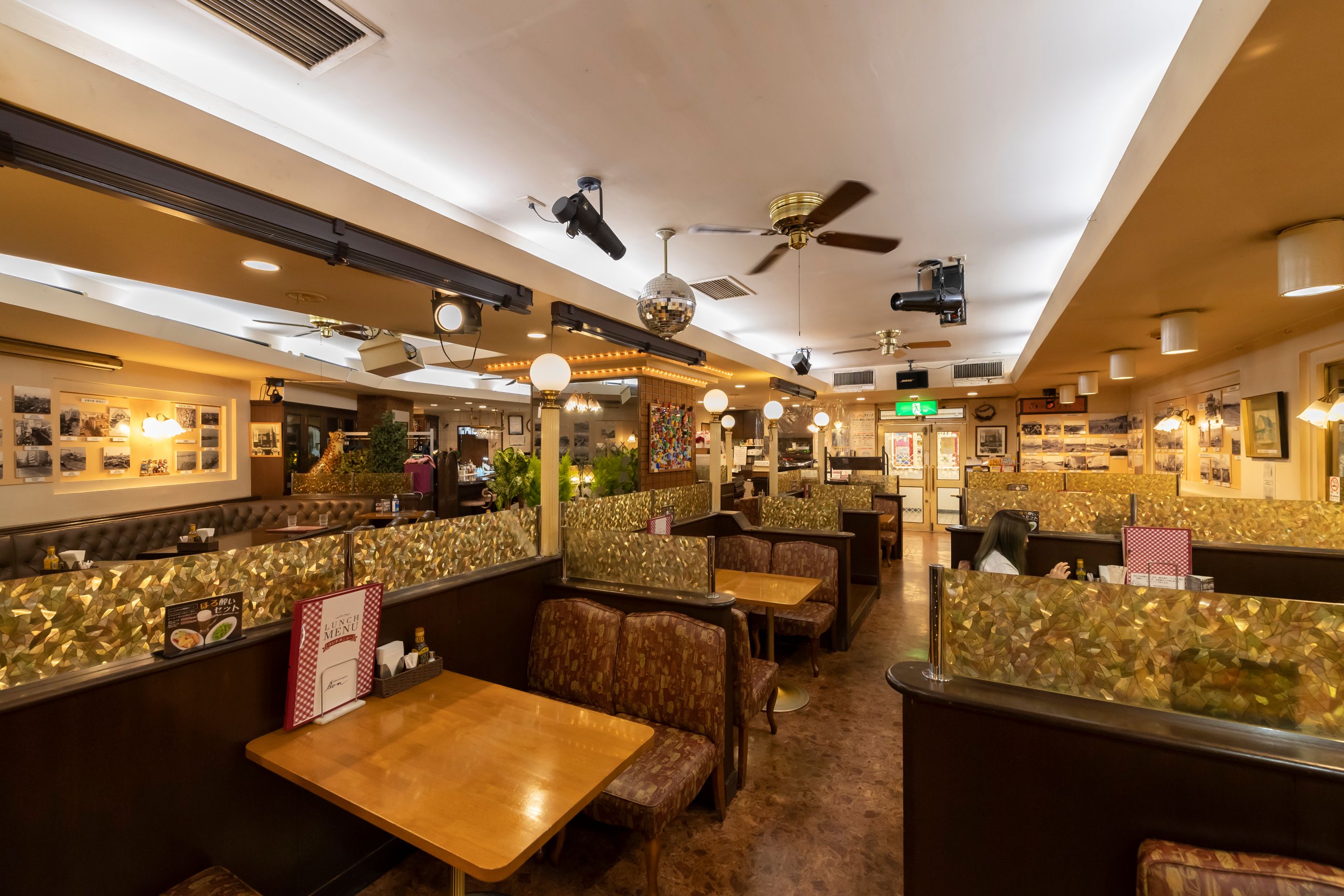 レトロな雰囲気の店内の画像
