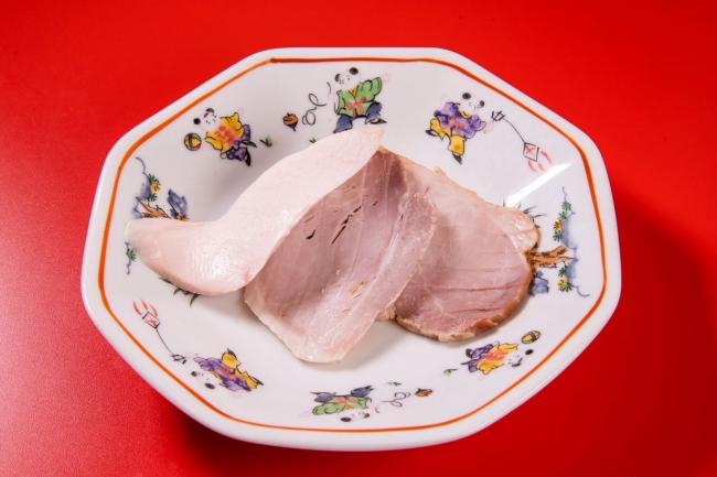 麺や食堂の料理の写真