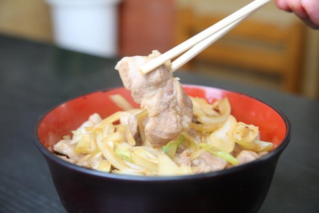 長寿庵の豚丼の写真