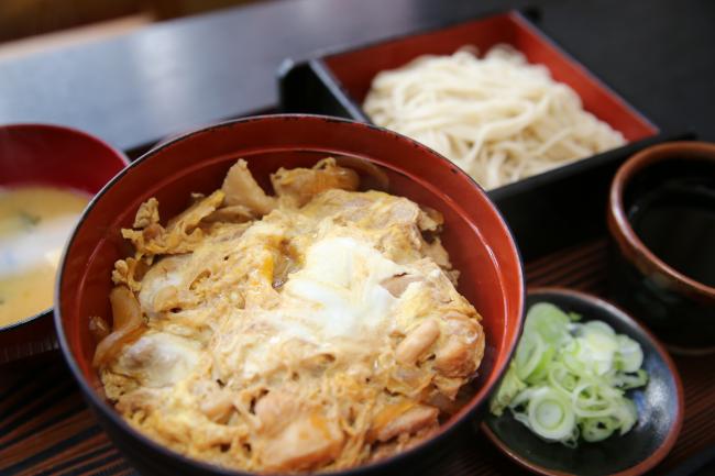 長寿庵の親子丼セットの写真