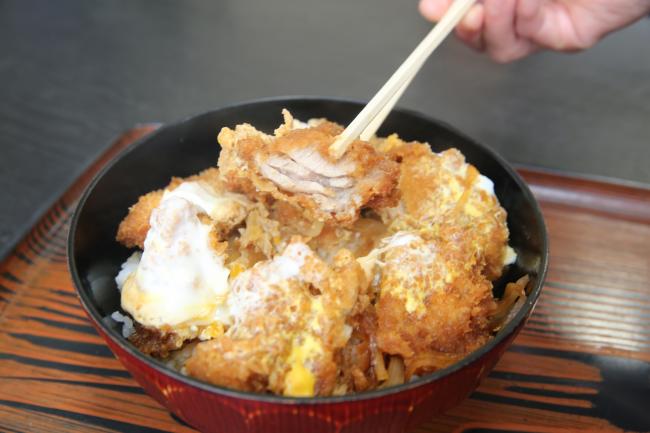 長寿庵のチキンカツ丼の写真