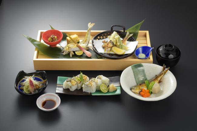 厚木たちばなのアユの塩焼きなどの料理写真