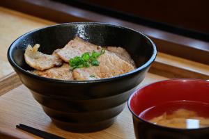 清川の恵水ポーク豚丼の写真
