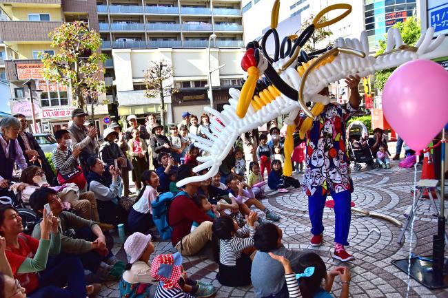 にぎわい爆発あつぎ国際大道芸の写真