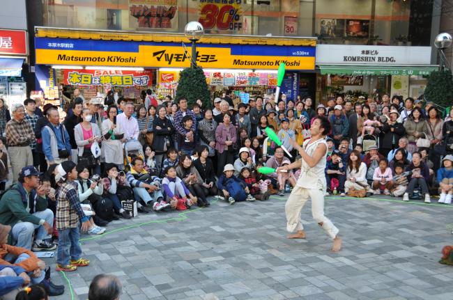 にぎわい爆発あつぎ国際大道芸の写真