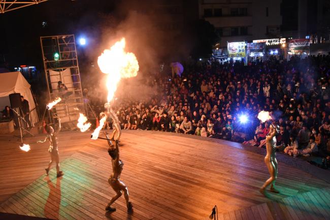 にぎわい爆発あつぎ国際大道芸の写真