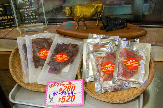 牛肉の高橋のポークジャーキーなどの写真