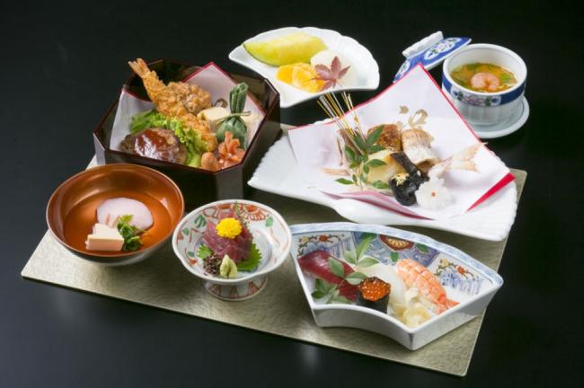 中津川の会席料理の写真