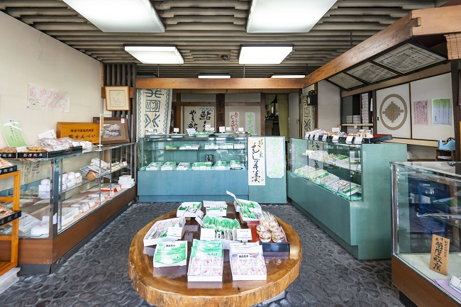 深い歴史を感じさせる店内の画像
