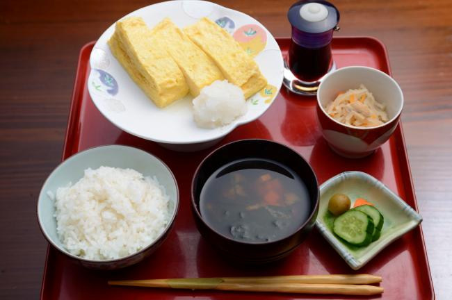 たまご本来の味を感じられる「出汁巻卵（だしまき）定食」の写真