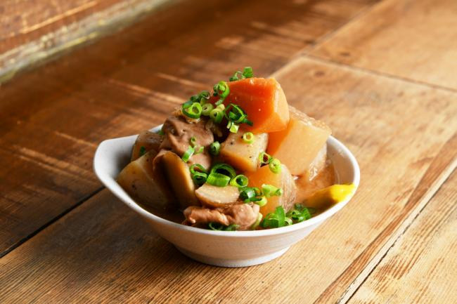 豚のもつと牛すじがたっぷり「もつ煮」 の写真
