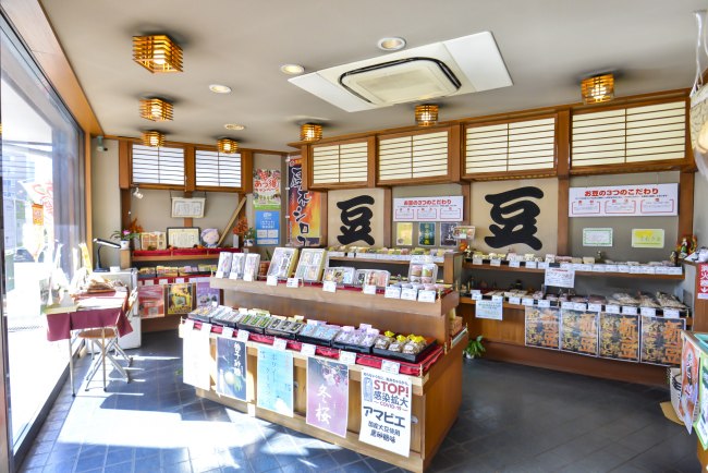 古き良きお土産屋さんを彷彿とさせる店内の画像