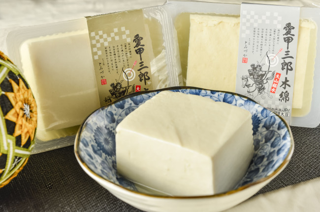 人気の看板商品、愛甲三郎の豆腐（きぬ・木綿）の画像