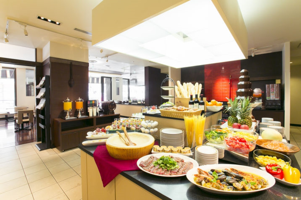 カフェダイニング パームツリーの写真