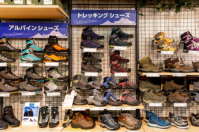 TREKKINGエリア：初心者・上級者に合わせたトレッキングシューズを提案の写真