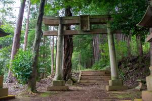 登山口の七沢浅間神社の鳥居