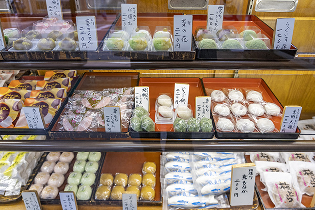 商品の和菓子はすべて手作りの写真