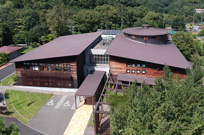 本館では展示室の見学や、講習会スペースの利用が可能の写真