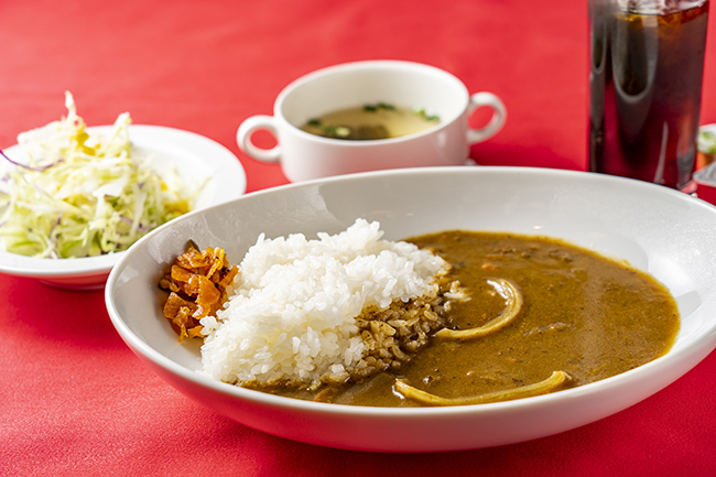 金曜日はカレーデー！ワンコインランチも人気の写真