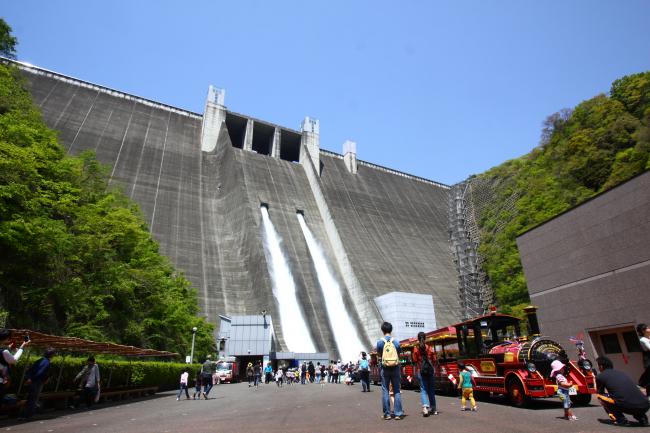 宮ヶ瀬ダム観光放流の写真