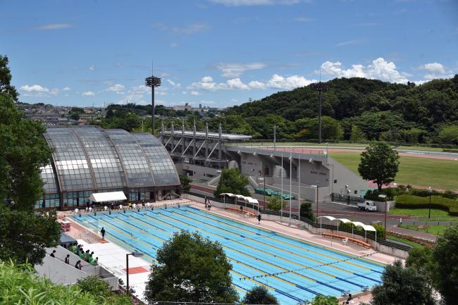 荻野運動公園のプールの写真