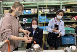 とんぼ玉づくりの写真
