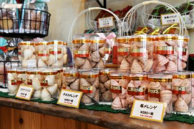 ケーキハウス 幸せの丘下川入店の写真